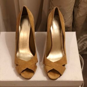 Nine West Jacero Suede Tan peep toe heels sz11